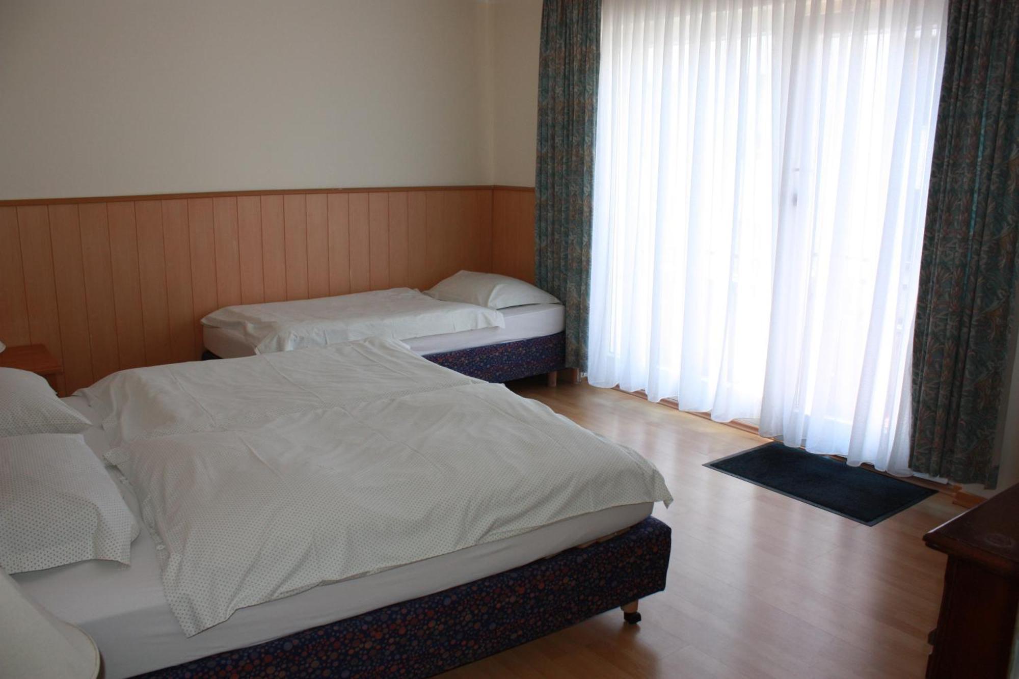 Hotel Roemerhafen 3*